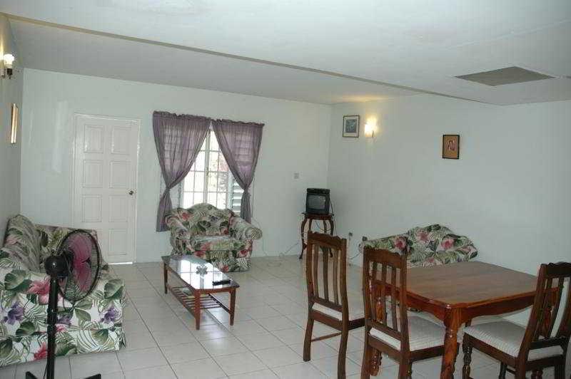 The Gardens Villa Kingston Exterior photo