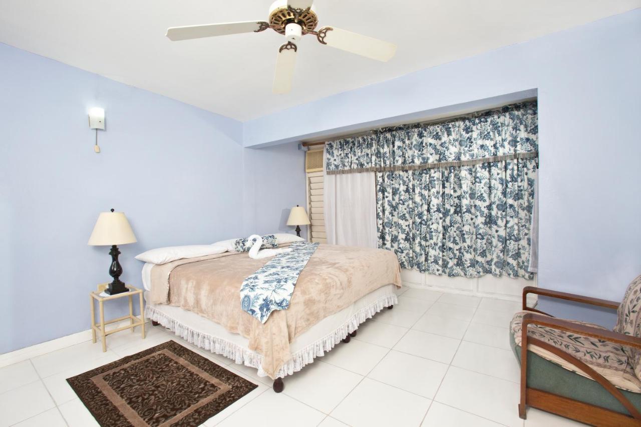 The Gardens Villa Kingston Exterior photo
